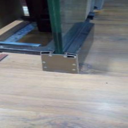 نصب مقاطع لاستیک در نمای کرتین وال