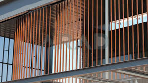 مجری لوور ثابت و متحرک نمای ساختمان