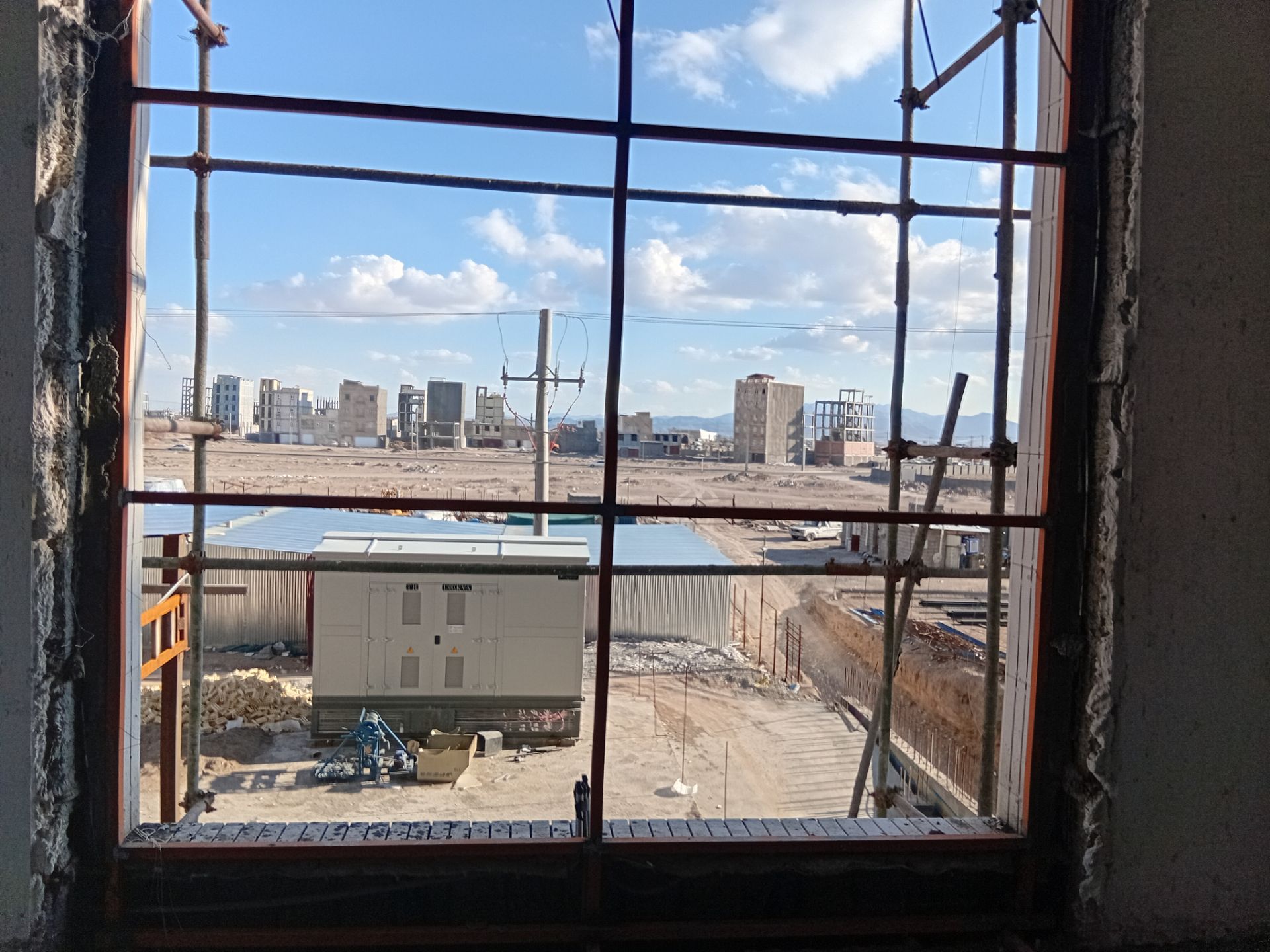 قیمت و عوامل مؤثر بر قیمت کرتین وال