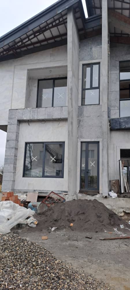 مزایا و معایب اجرای نمای شیشه‌ای آلومینیومی