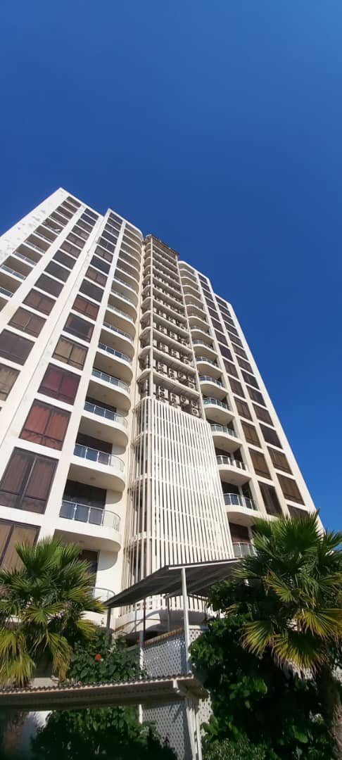 چه نکاتی در اجرای نمای شیشه‌ای کرتین وال باید رعایت شود؟