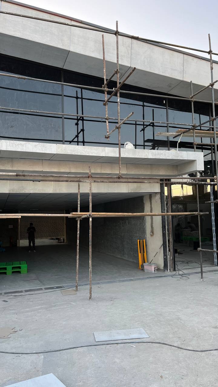 نمای کرتین وال یا ترمال بریک؟ بررسی کامل مزایا و محدودیت‌های هر سیستم