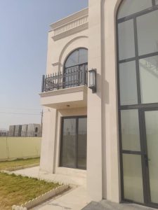 مجری حرفه‌ای کرتین وال در کرج با نمونه‌کارهای لوکس