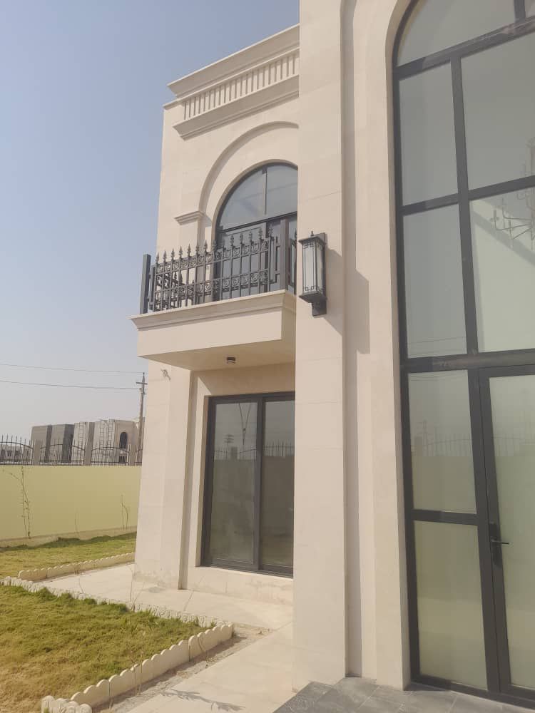 مجری حرفه‌ای کرتین وال در کرج با نمونه‌کارهای لوکس