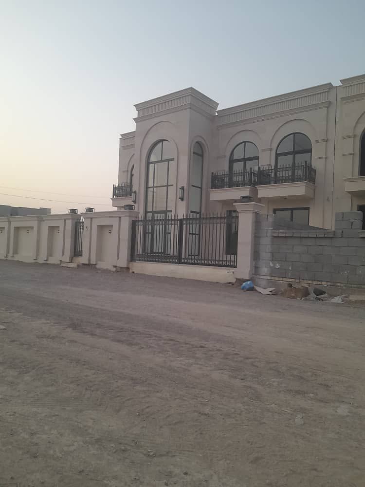 مجری حرفه‌ای کرتین وال در کرج با نمونه‌کارهای لوکس