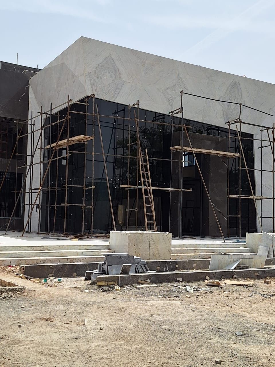 خدمات نصب کرتین وال حرفه‌ای در تهران