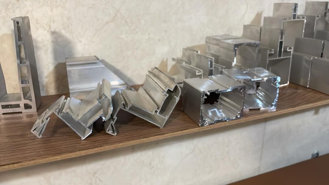 تفاوت فریم لس بازشو و ثابت در کرتین وال