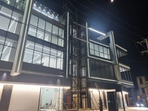 تاثیر کیفیت مصالح در دوام کرتین وال