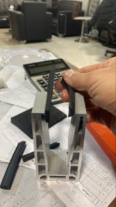 هندریل آلومینیومی طرح‌دار: ترکیب زیبایی و ایمنی